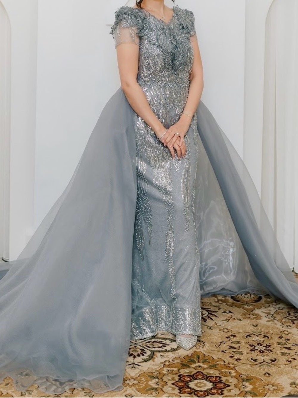 Elegant Silver Gray Evening Gown with Tulle Overskirt